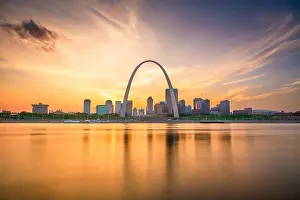 St. Louis, Missouri, USA downtown cityscape on the Mississippi River at twilight