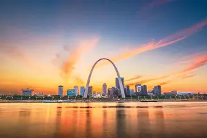 St. Louis, Missouri, USA downtown cityscape on the Mississippi River at twilight