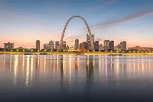 St. Louis, Missouri, USA downtown cityscape on the Mississippi River at twilight