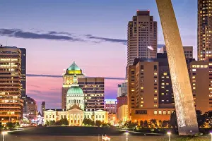 St. Louis, Missouri, USA downtown cityscape with the old courthouse at dusk