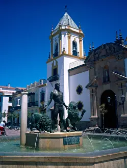 Malaga Prints: The statue of Daniel and the Lions in Plaza Socorro Ronda