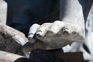 Nails Prints: statue hand