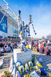Supporters Prints: Statue of former player Billy Bremner outside Leeds United's Elland Road stadium on a matchday