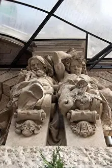 Imposing Prints: Statues at the entrance to the New York Café Erzsébet krt Budapest Hungary