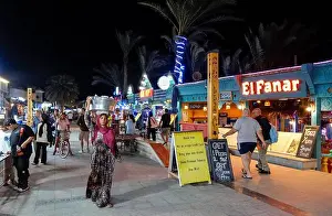Nacht Prints: Straßenszene, Restaurants, Geschäfte, Masbat, Lighthouse Road, Dahab, Sinai, Ägypten