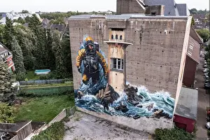 Urban Exploration Prints: Streetart in Krefeld auf dem Hochbunker: Taucher von den Graffiti-KünstlernTubuku und Bener mit der Drohne