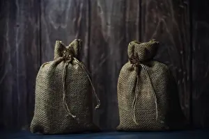 Linen Prints: Subject shooting - a bag made of jute