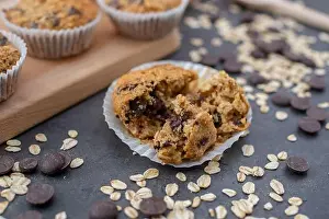 Vanilla Prints: sweet home made whole grain muffins with chocolate chips