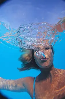 Blond Prints: Swimming pool, underwater recording
