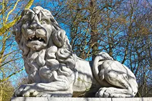 Panic Prints: Terrified looking lion, sculpture by Joseph Dubois