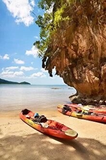 Images Dated 30th November 2011: Thailand - Krabi province, Phang Nga Bay, canoe trip