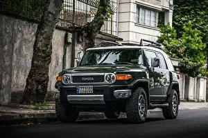 Offroad Prints: front three-quarter shot a green toyota FJ cruiser