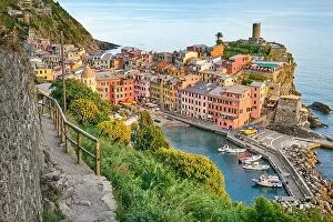Images Dated 22nd May 2016: Tourist hiking trail to Vernazza, Cinque Terre, Liguria, Italy