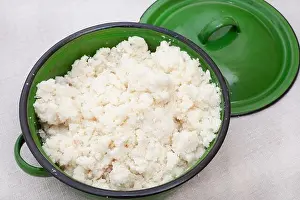 Botswana Prints: Traditional South African Maize meal in rustic green pot