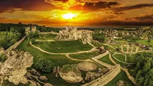 Trail of the Eagles Nests - Ogrodzieniec Castle in the village of Podzamcze
