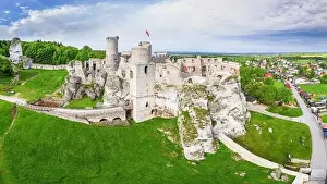 Trail of the Eagles Nests - Ogrodzieniec Castle in the village of Podzamcze