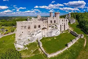 Trail of the Eagles Nests - Ogrodzieniec Castle in the village of Podzamcze