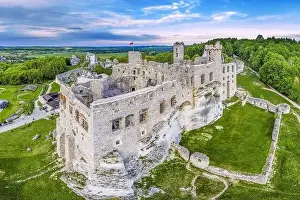 Ogrodzieniec Prints: Trail of the Eagles Nests - Ogrodzieniec Castle in the village of Podzamcze