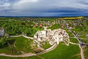 Trail of the Eagles Nests - Ogrodzieniec Castle in the village of Podzamcze