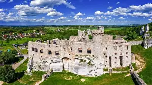 Trail of the Eagles Nests - Ogrodzieniec Castle in the village of Podzamcze