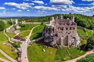 Trail of the Eagles Nests - Ogrodzieniec Castle in the village of Podzamcze