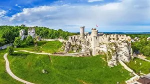 Trail of the Eagles Nests - Ogrodzieniec Castle in the village of Podzamcze
