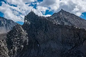 Grouse Prints: The trail to Kearsarge Pass is a difficult one