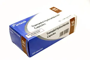 Capsules Prints: Tramadol hydrochloride capsules medication for moderate & severe pain