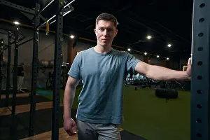 Bodybuilding Prints: Tranquil athletic young male standing at gym