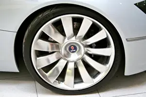 Shiny Prints: Front turbine-style alloy wheel of Saab Aero-X concept car