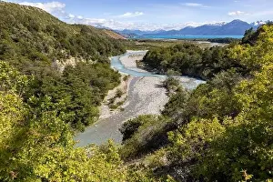 Turquoise creek flowing to the beautiful Lago General Carrera in southern Chile - Traveling the Carretera Austral