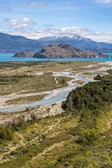 Turquoise creek flowing to the beautiful Lago General Carrera in southern Chile - Traveling the Carretera Austral