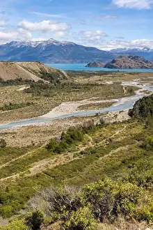 Turquoise creek flowing to the beautiful Lago General Carrera in southern Chile - Traveling the Carretera Austral