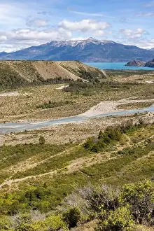 Turquoise creek flowing to the beautiful Lago General Carrera in southern Chile - Traveling the Carretera Austral