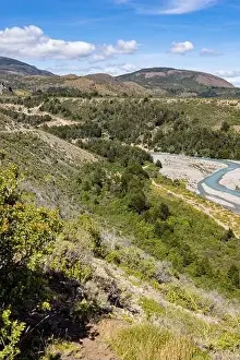 Turquoise creek flowing to the beautiful Lago General Carrera in southern Chile - Traveling the Carretera Austral