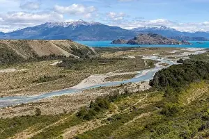 Turquoise creek flowing to the beautiful Lago General Carrera in southern Chile - Traveling the Carretera Austral