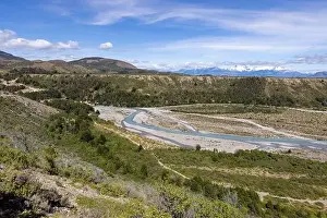 Turquoise creek flowing to the beautiful Lago General Carrera in southern Chile - Traveling the Carretera Austral