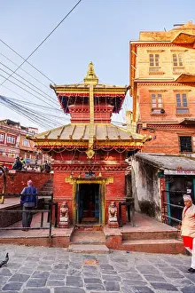 Himalayan Prints: Typical stupa and street scene in Mitrapark
