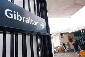 Spanish Flag Prints: UK, Gibraltar: In the middle of the border, between Spain and the UK