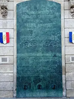 1908 Prints: Une plaque commémorative A LA MEMOIRE DES 1908 CHEMINOTS DE LA REGION DU NORD VICTIMES DE LA GUERRE 1939-1945