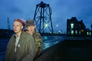 Unemployment Prints: UNEMPLOYED YOUTHS OFFSHORE FABRICATION YARD HARTLEPOOL