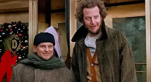 Film Still Prints: USA. Joe Pesci and Daniel Stern in ©20th Century Fox holiday special : Home Alone 2: Lost in New York (1992)