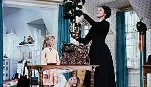 Film Still Prints: USA. Julie Andrews, Karen Dotrice and Matthew Garber in the ©Walt Disney film: Mary Poppins (1964)