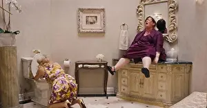 Film Still Prints: USA. Wendi McLendon-Covey and Melissa McCarthy in a scene from the (C)Universal Pictures film: Bridesmaids (2011)