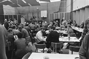 Council Prints: Vara chooses Marcel van Dam as new chairman; overview Verenigingsraad Vara Date: 30 November 1985 Keywords