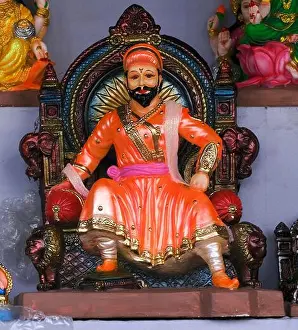Deepawali Prints: A variety of colorful statues are being sold in Diwali Festival