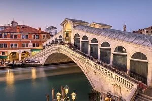 Images Dated 23rd January 2022: Venice, Italy at the Rialto Bridge over the Grand Canal at twilight