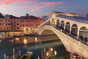Images Dated 23rd January 2022: Venice, Italy at the Rialto Bridge over the Grand Canal at twilight
