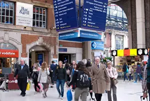 Hurry Prints: Victoria station, London