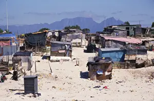 Flats Prints: View of the shacks in the township of Khayelitsha in front of Table Mountain